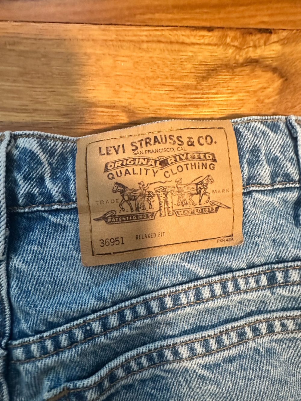 Vintage Levi’s 951 Relaxed-Fit Denim Shorts - Picture 3 of 4